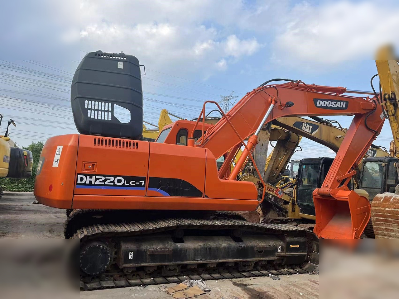DOOSAN DH220 LC-7 - Гусеничный экскаватор: фото 1 DOOSAN DH220 LC-7 - Гусеничный экскаватор: фото 1