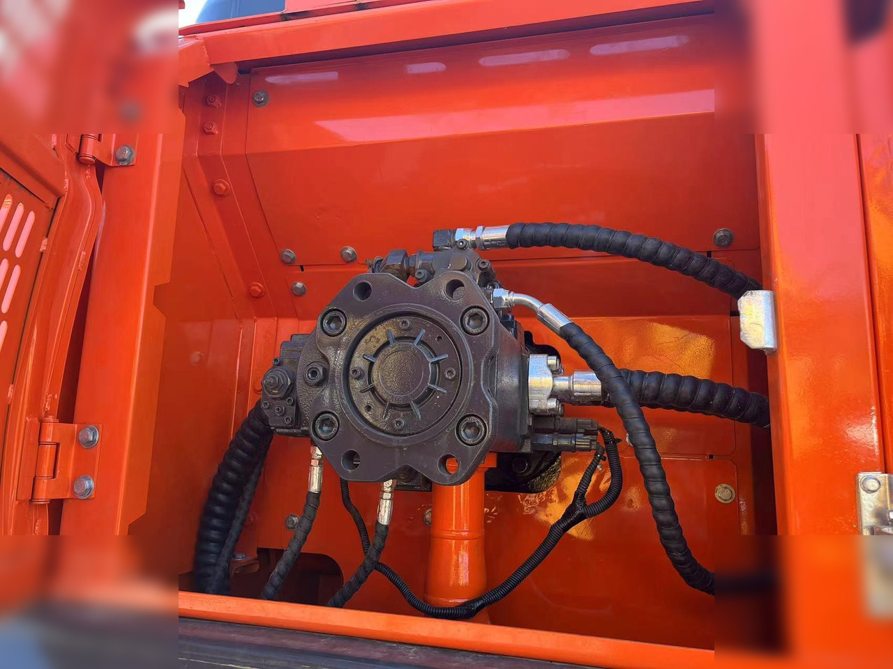 Гусеничный экскаватор DOOSAN DX260 LC: фото 6 Гусеничный экскаватор DOOSAN DX260 LC: фото 6