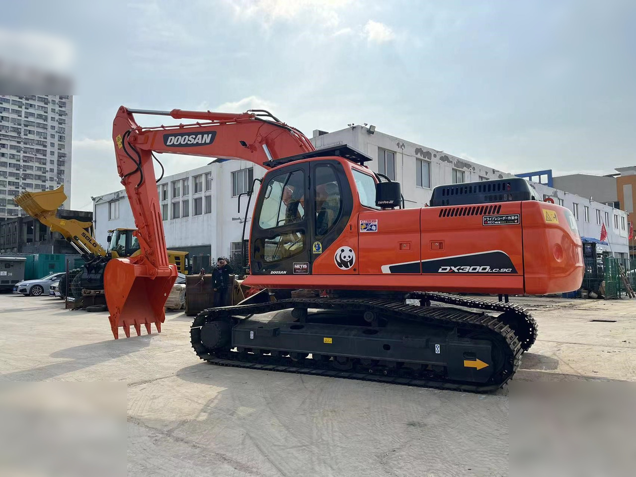 DOOSAN DX300 LC-9C - Гусеничный экскаватор: фото 1 DOOSAN DX300 LC-9C - Гусеничный экскаватор: фото 1