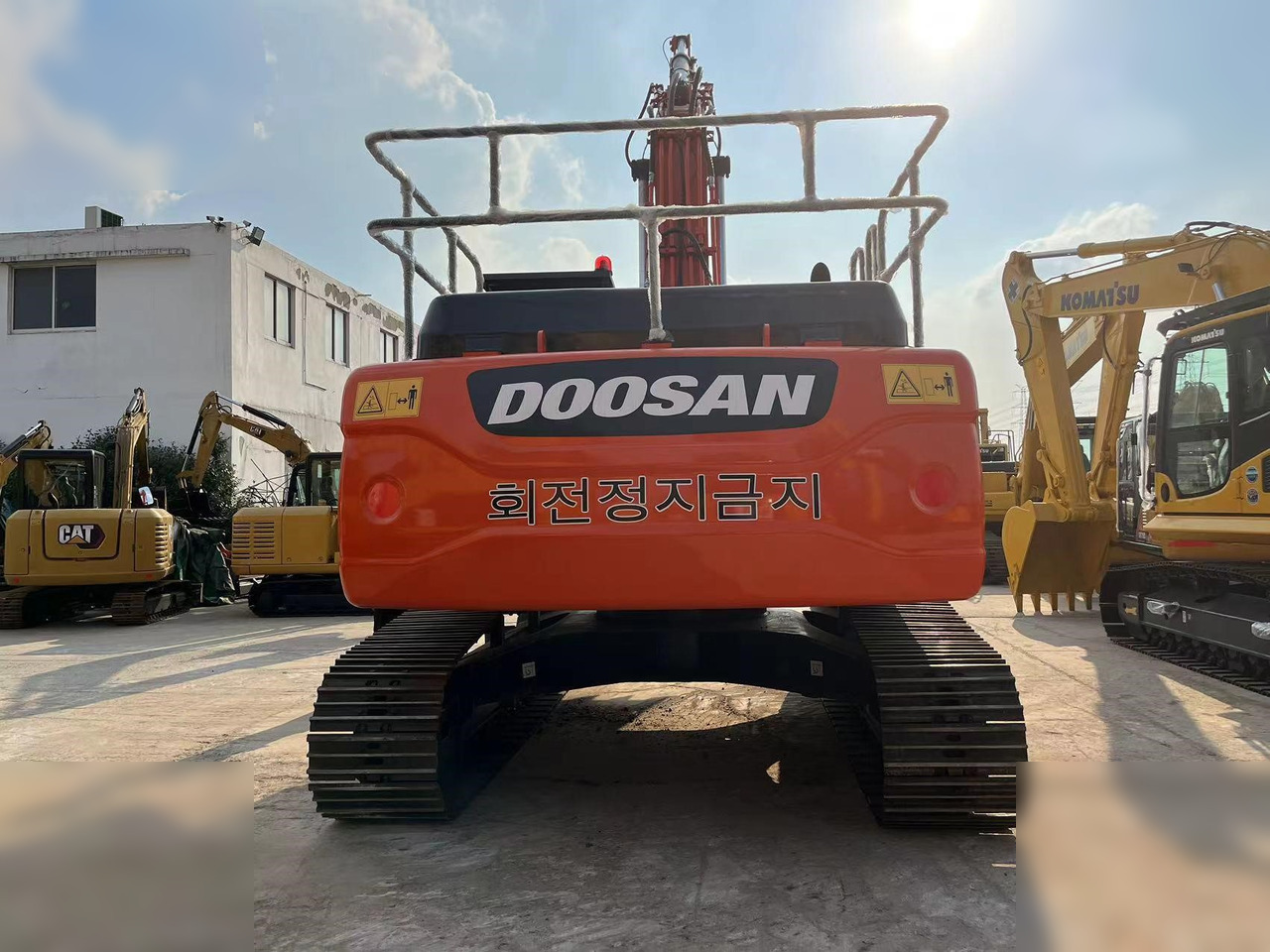 DOOSAN DX300 LC-9C - Гусеничный экскаватор: фото 2 DOOSAN DX300 LC-9C - Гусеничный экскаватор: фото 2