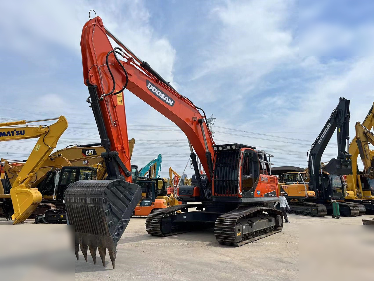 DOOSAN DX300 LCA - Гусеничный экскаватор: фото 3 DOOSAN DX300 LCA - Гусеничный экскаватор: фото 3
