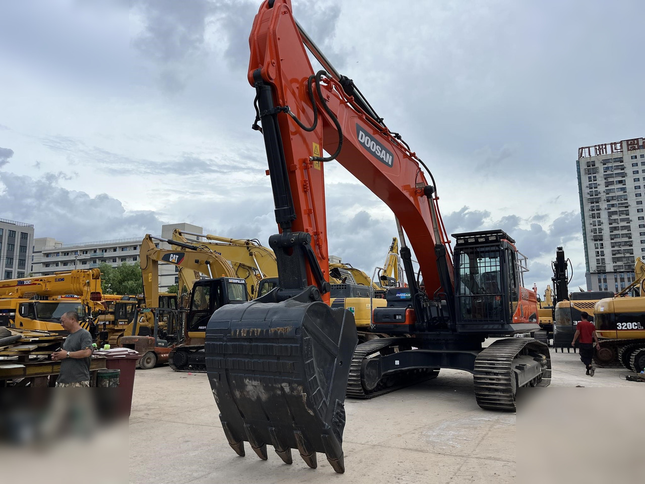 DOOSAN DX340 LCA - Гусеничный экскаватор: фото 1 DOOSAN DX340 LCA - Гусеничный экскаватор: фото 1