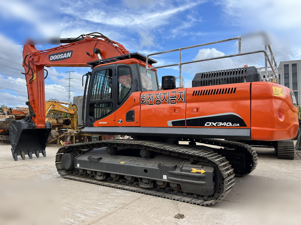 DOOSAN DX340 LCA - Гусеничный экскаватор: фото 3 DOOSAN DX340 LCA - Гусеничный экскаватор: фото 3