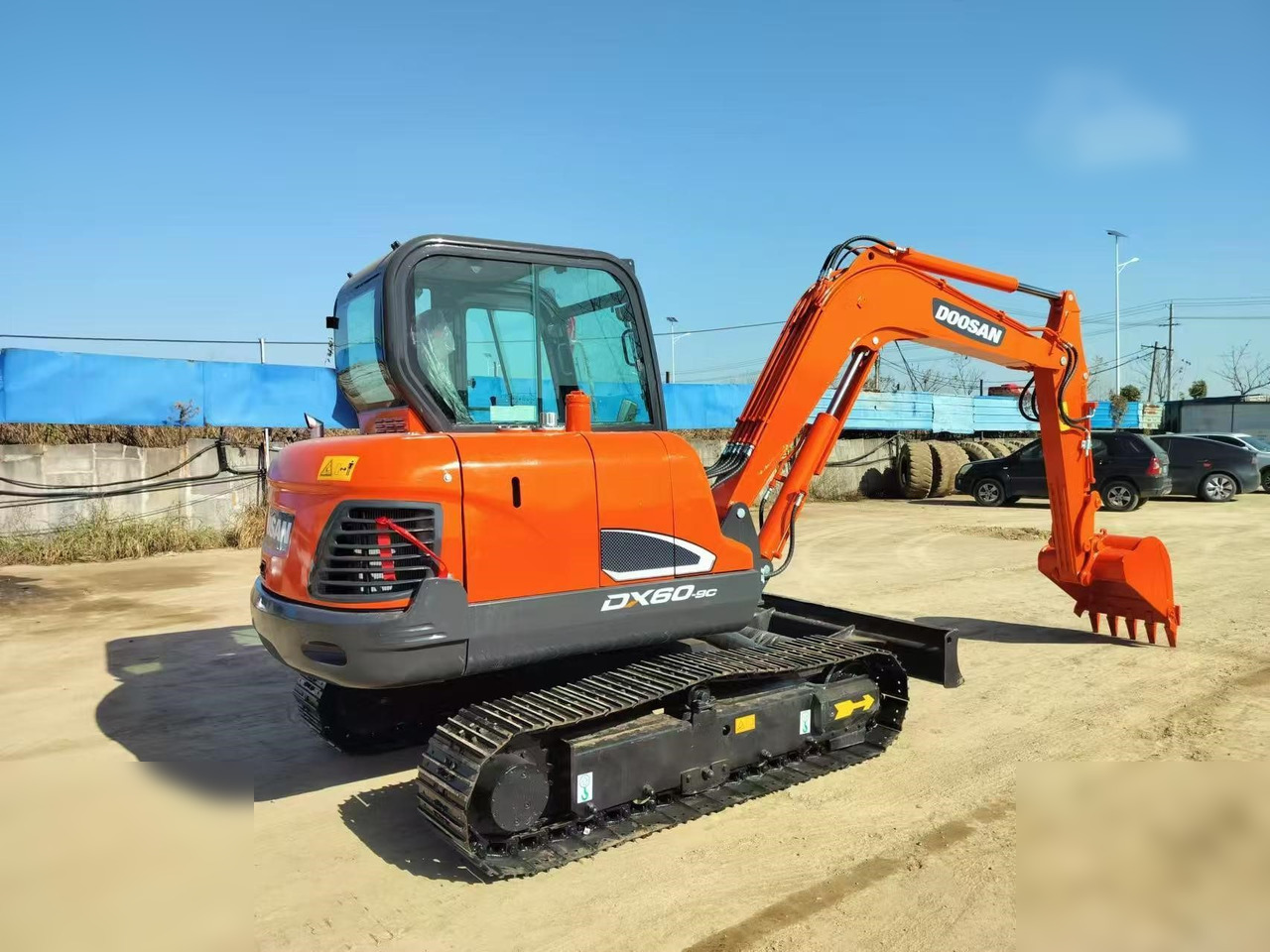 DOOSAN DX60-9C - Гусеничный экскаватор: фото 2 DOOSAN DX60-9C - Гусеничный экскаватор: фото 2