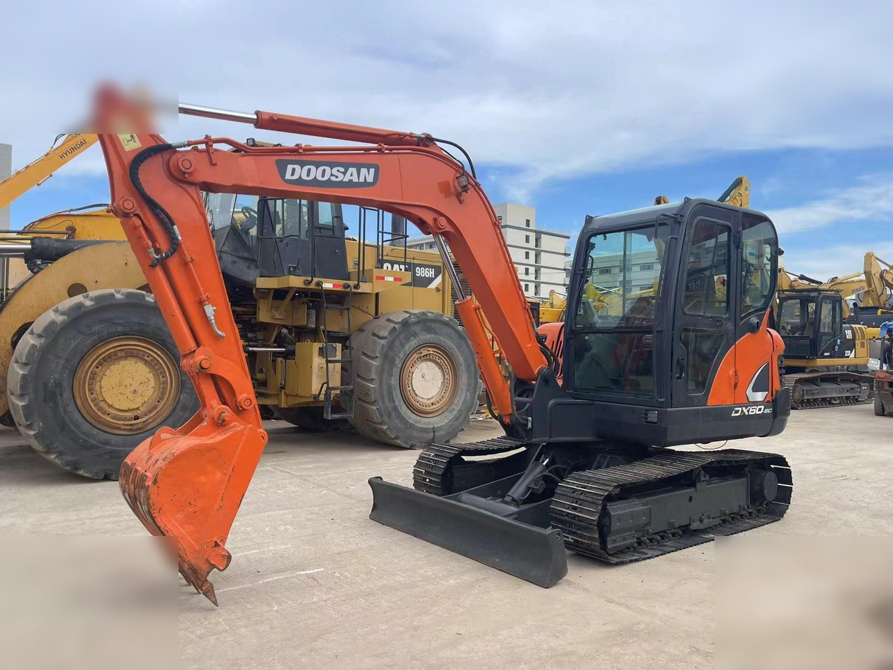 DOOSAN DX60-9C - Гусеничный экскаватор: фото 2 DOOSAN DX60-9C - Гусеничный экскаватор: фото 2