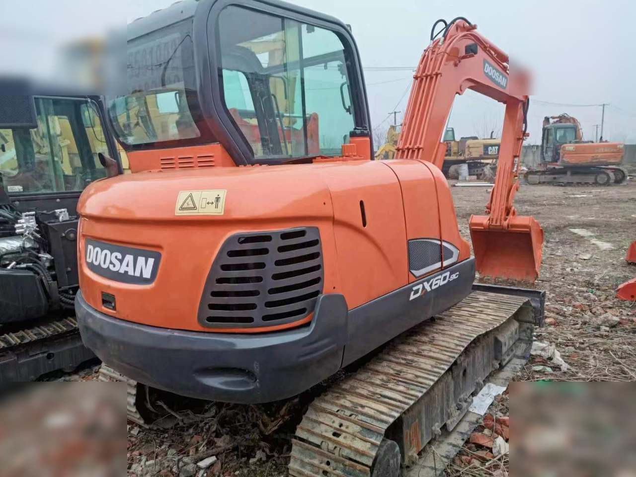 DOOSAN DX60-9C - Гусеничный экскаватор: фото 2 DOOSAN DX60-9C - Гусеничный экскаватор: фото 2
