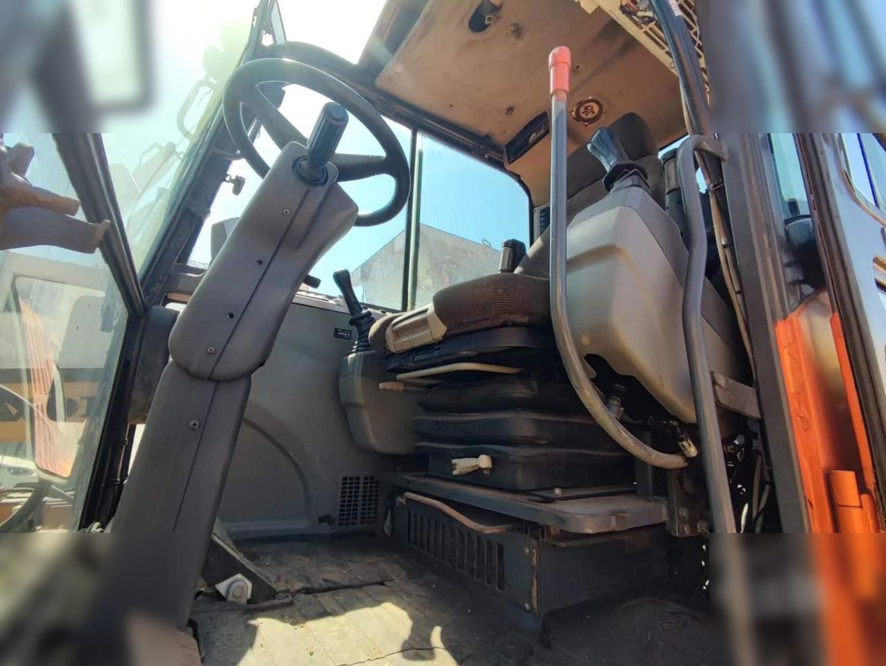 DOOSAN DX60W ECO - Колёсный экскаватор: фото 2 DOOSAN DX60W ECO - Колёсный экскаватор: фото 2
