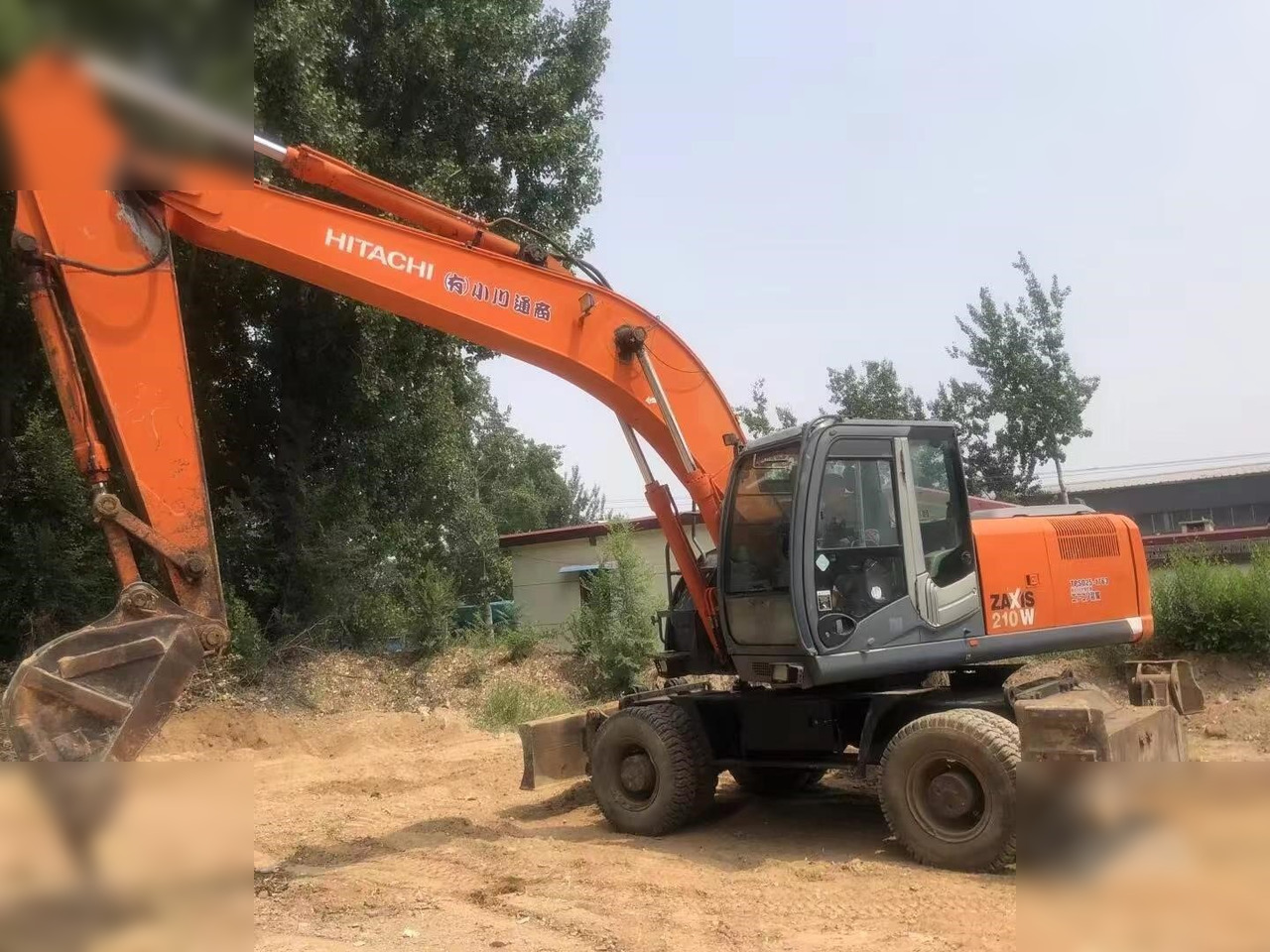 HITACHI ZX210W - Колёсный экскаватор: фото 3 HITACHI ZX210W - Колёсный экскаватор: фото 3