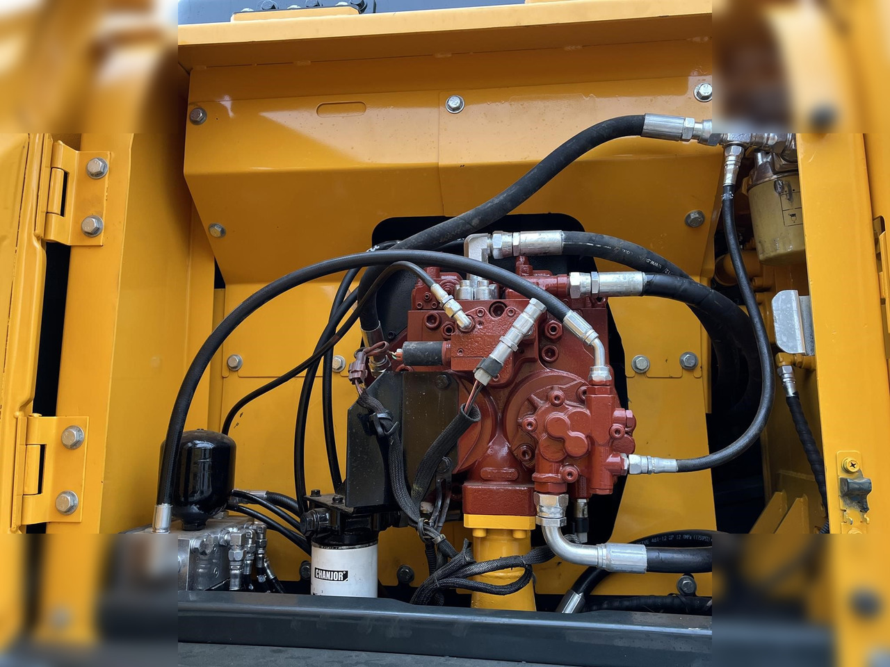 HYUNDAI ROBEX 210W-9 - Колёсный экскаватор: фото 5 HYUNDAI ROBEX 210W-9 - Колёсный экскаватор: фото 5