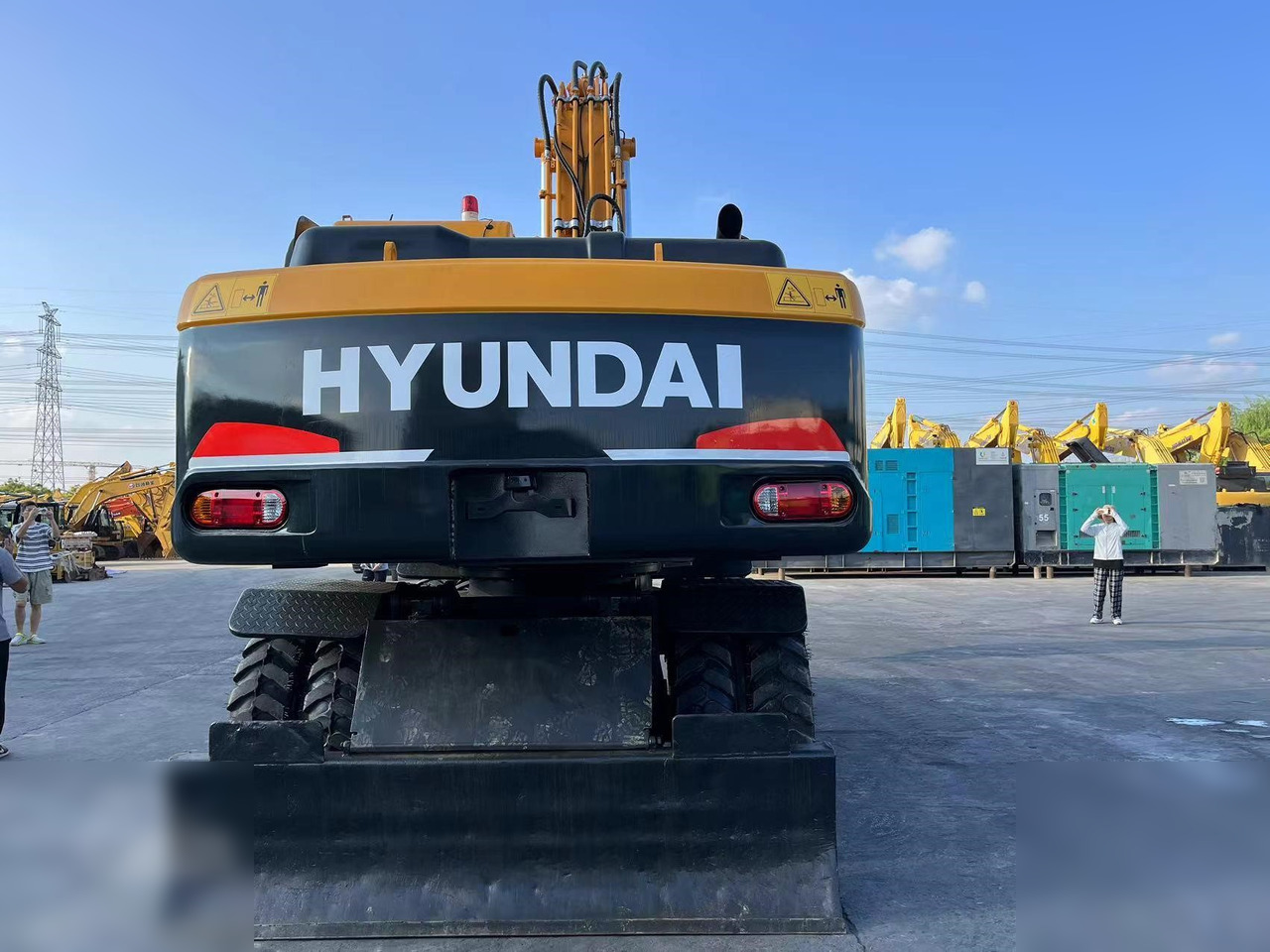 HYUNDAI ROBEX 210W-9 - Колёсный экскаватор: фото 4 HYUNDAI ROBEX 210W-9 - Колёсный экскаватор: фото 4