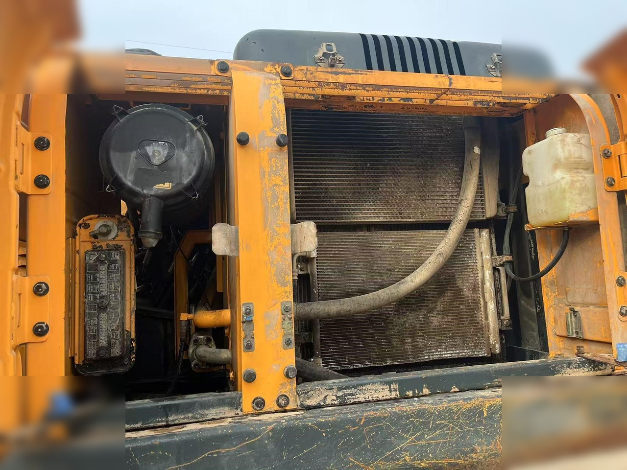 Гусеничный экскаватор HYUNDAI ROBEX 220 LC-9S: фото 7 Гусеничный экскаватор HYUNDAI ROBEX 220 LC-9S: фото 7