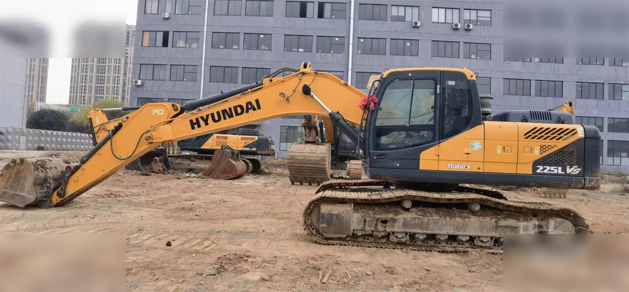 HYUNDAI ROBEX 225 LC-9T - Гусеничный экскаватор: фото 1 HYUNDAI ROBEX 225 LC-9T - Гусеничный экскаватор: фото 1