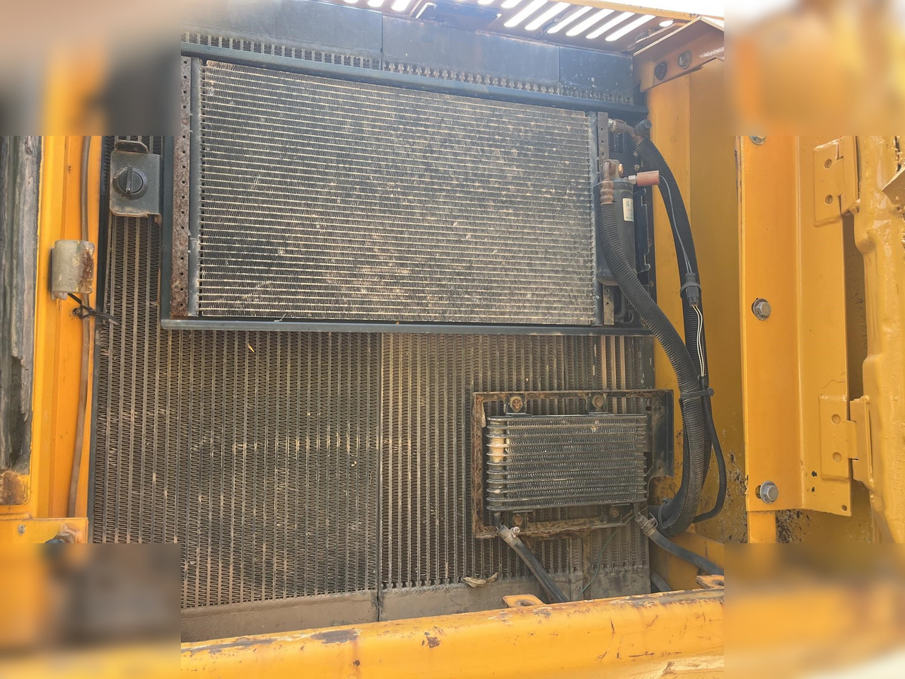 JCB JS220 LC - Гусеничный экскаватор: фото 5 JCB JS220 LC - Гусеничный экскаватор: фото 5