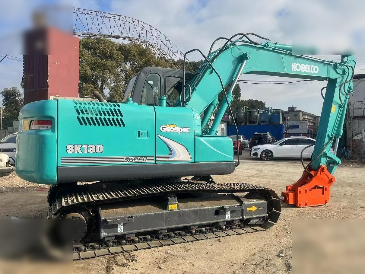 KOBELCO SK130-8 - Гусеничный экскаватор: фото 3 KOBELCO SK130-8 - Гусеничный экскаватор: фото 3