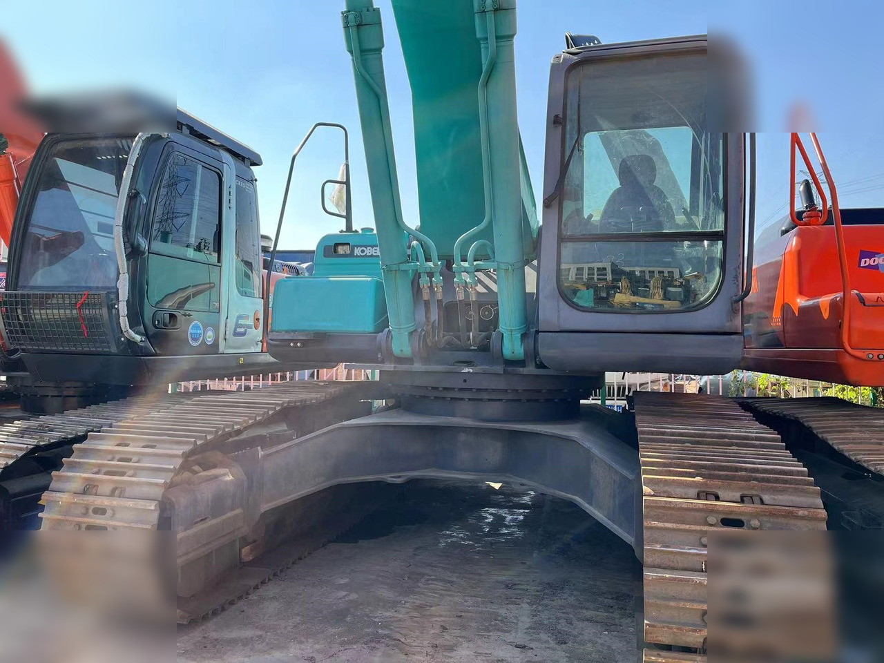 KOBELCO SK350D - Гусеничный экскаватор: фото 2 KOBELCO SK350D - Гусеничный экскаватор: фото 2