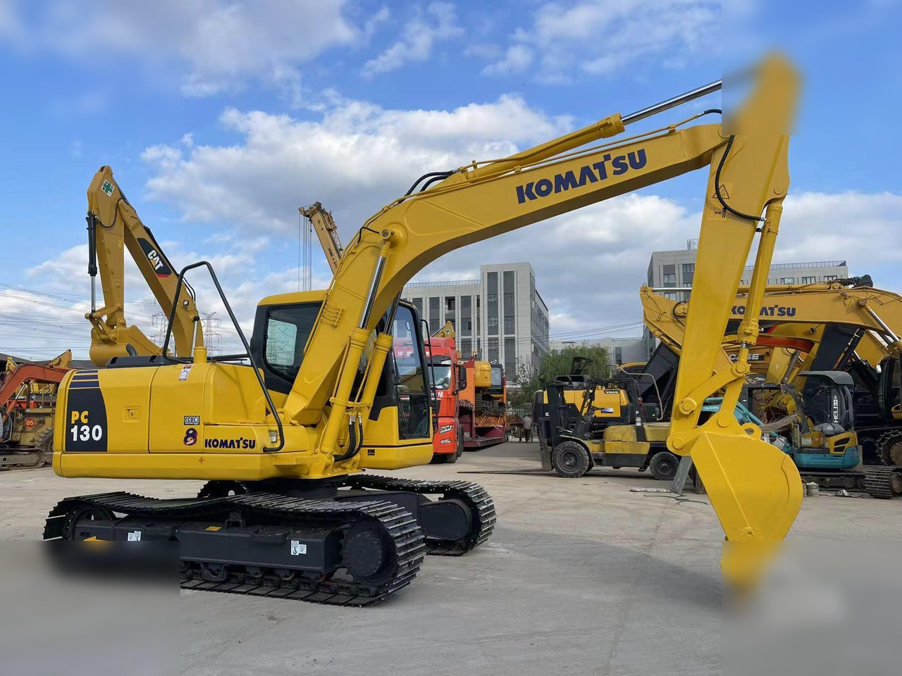 KOMATSU PC130-7 - Гусеничный экскаватор: фото 2 KOMATSU PC130-7 - Гусеничный экскаватор: фото 2