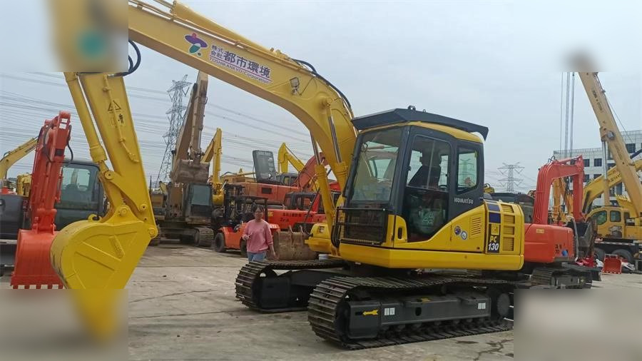 KOMATSU PC130-7 - Гусеничный экскаватор: фото 2 KOMATSU PC130-7 - Гусеничный экскаватор: фото 2