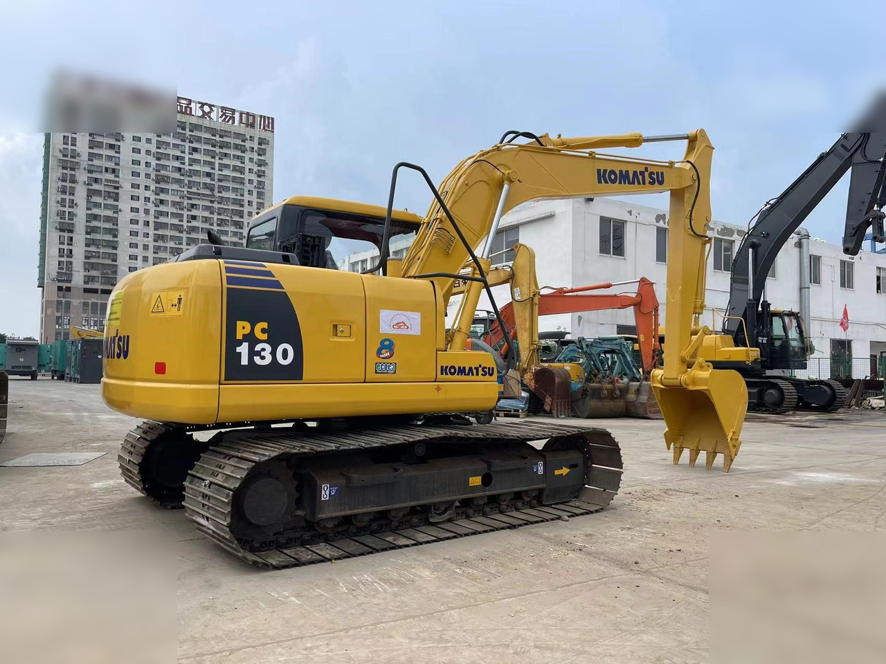 KOMATSU PC130-7 - Гусеничный экскаватор: фото 2 KOMATSU PC130-7 - Гусеничный экскаватор: фото 2