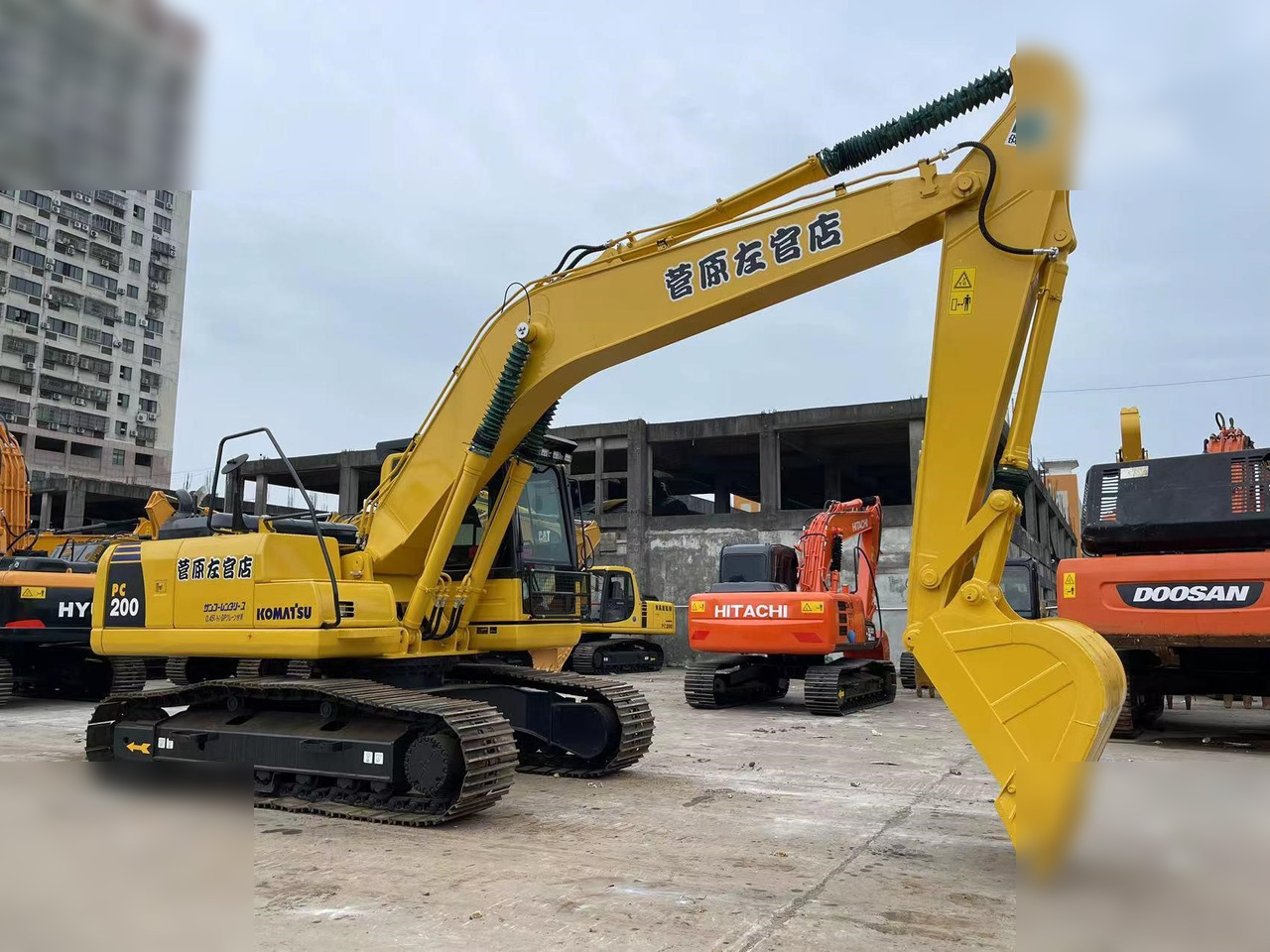 KOMATSU PC200-8N1 - Гусеничный экскаватор: фото 3 KOMATSU PC200-8N1 - Гусеничный экскаватор: фото 3