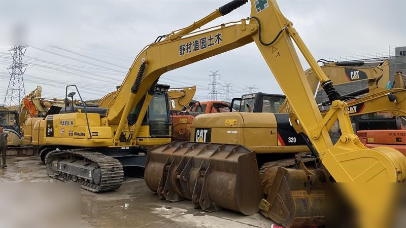 KOMATSU PC210 LC-8 - Гусеничный экскаватор: фото 3 KOMATSU PC210 LC-8 - Гусеничный экскаватор: фото 3