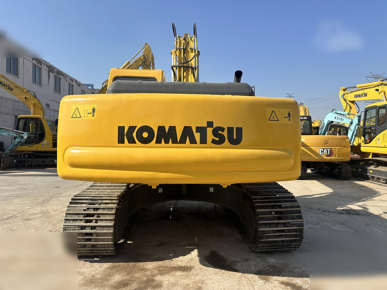 KOMATSU PC220-6 - Гусеничный экскаватор: фото 2 KOMATSU PC220-6 - Гусеничный экскаватор: фото 2