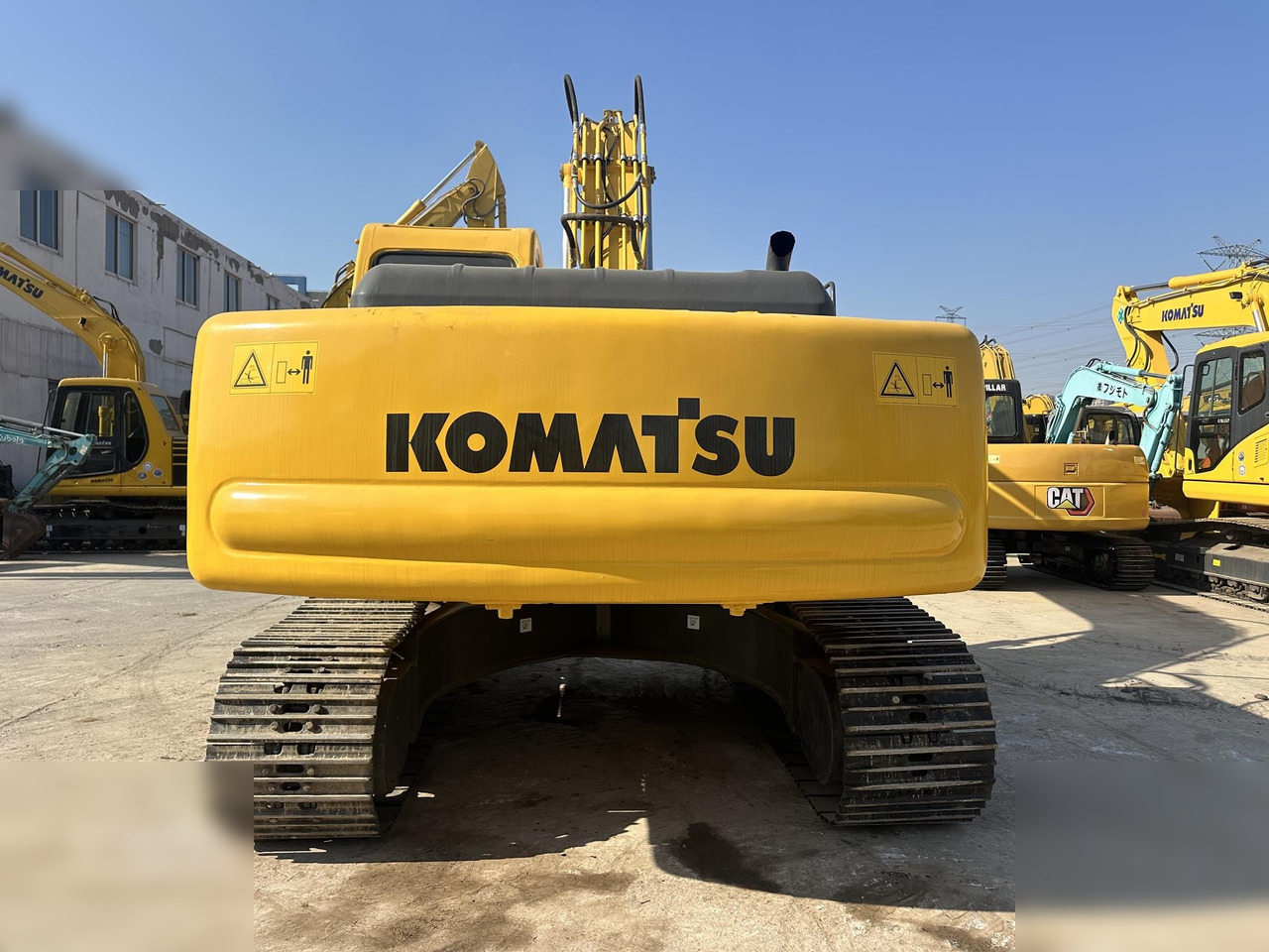 KOMATSU PC220-6 - Гусеничный экскаватор: фото 2 KOMATSU PC220-6 - Гусеничный экскаватор: фото 2
