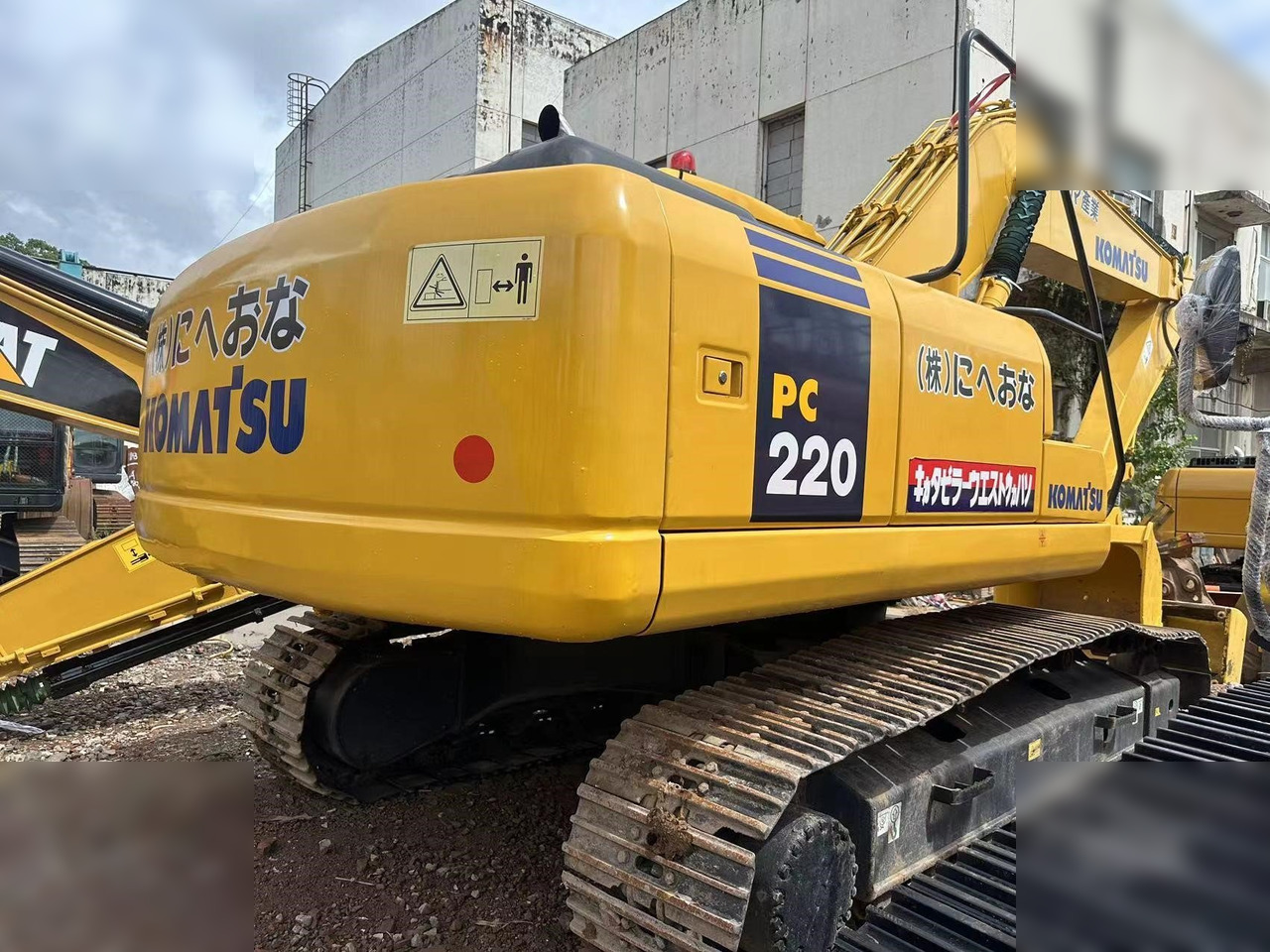 KOMATSU PC220-7 - Гусеничный экскаватор: фото 1 KOMATSU PC220-7 - Гусеничный экскаватор: фото 1