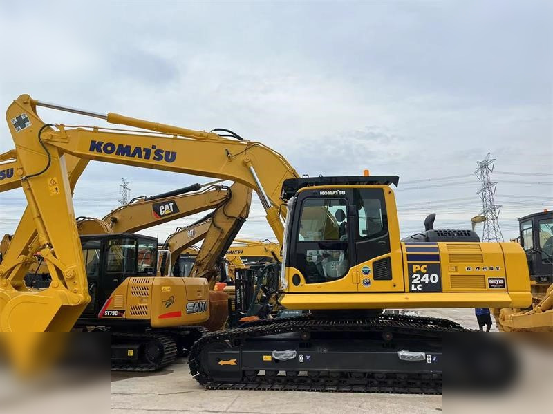 KOMATSU PC240 LC-8 - Гусеничный экскаватор: фото 1 KOMATSU PC240 LC-8 - Гусеничный экскаватор: фото 1