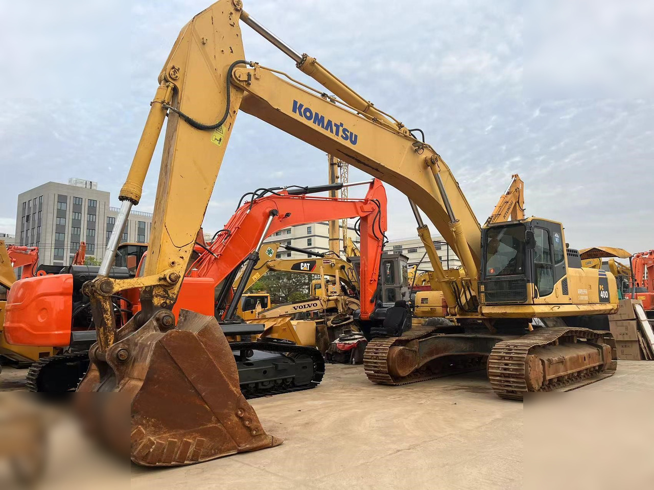 KOMATSU PC400-8 - Гусеничный экскаватор: фото 2 KOMATSU PC400-8 - Гусеничный экскаватор: фото 2