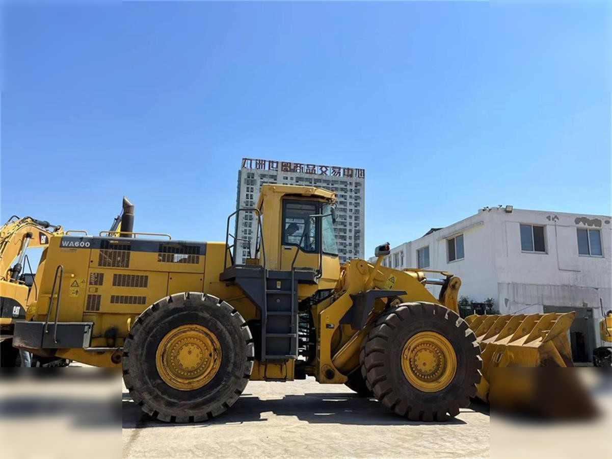 KOMATSU WA600-3 - Колёсный погрузчик: фото 2 KOMATSU WA600-3 - Колёсный погрузчик: фото 2