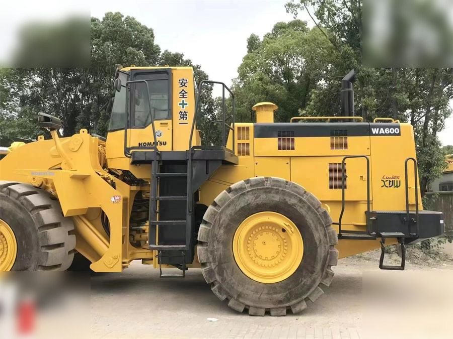 KOMATSU WA600-3 - Колёсный погрузчик: фото 3 KOMATSU WA600-3 - Колёсный погрузчик: фото 3