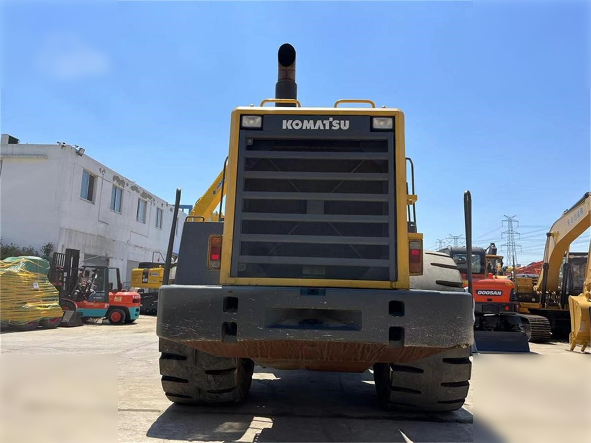 KOMATSU WA600-3 - Колёсный погрузчик: фото 3 KOMATSU WA600-3 - Колёсный погрузчик: фото 3