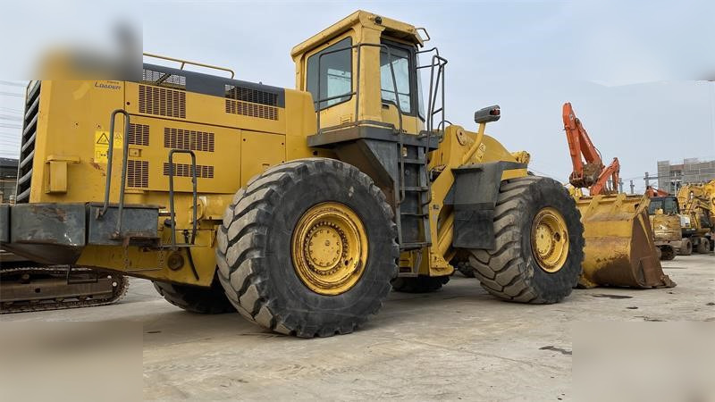 KOMATSU WA600-3 - Колёсный погрузчик: фото 1 KOMATSU WA600-3 - Колёсный погрузчик: фото 1