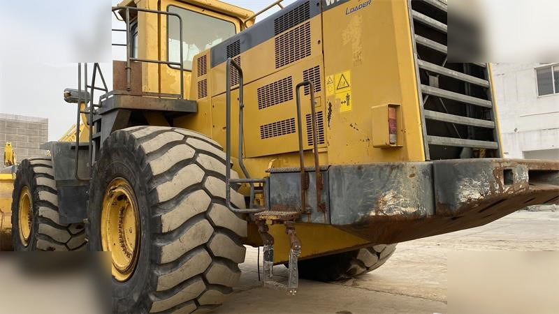 KOMATSU WA600-3 - Колёсный погрузчик: фото 3 KOMATSU WA600-3 - Колёсный погрузчик: фото 3