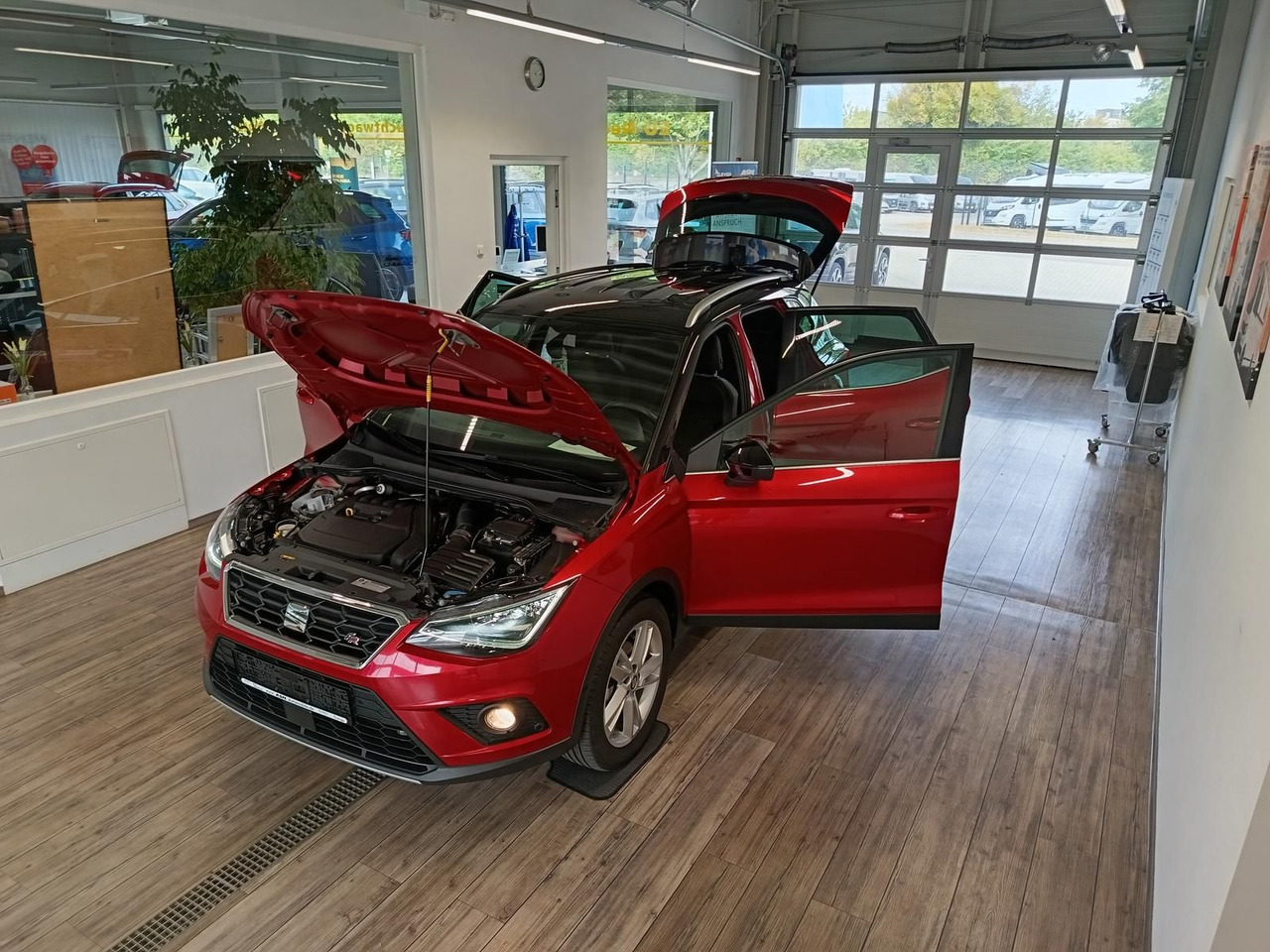 Seat Arona 1,5TSI FR*AHK*NAVI*ACC*LED*BEATS*R-KAM*DAB - Внедорожник: фото 2 Seat Arona 1,5TSI FR*AHK*NAVI*ACC*LED*BEATS*R-KAM*DAB - Внедорожник: фото 2