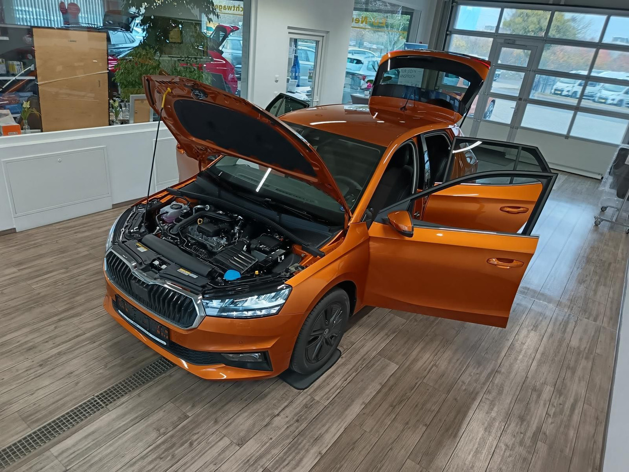 Skoda Fabia 130 Jahre 1,0 TSI*AHK-VORBER.*5J.GARANTIE* - Седан: фото 2 Skoda Fabia 130 Jahre 1,0 TSI*AHK-VORBER.*5J.GARANTIE* - Седан: фото 2