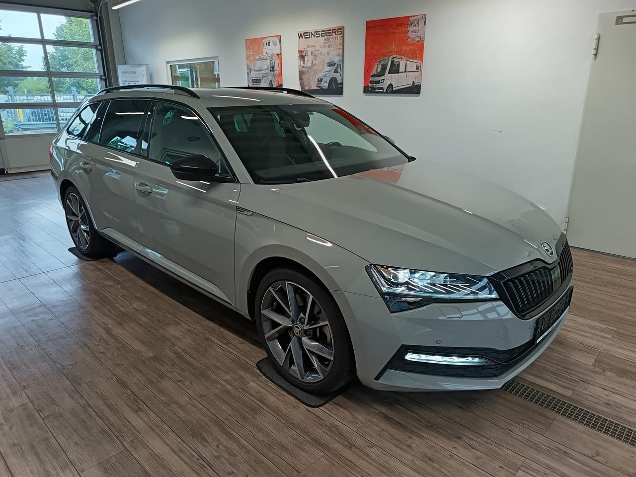 Skoda Superb Combi Sportline 2.0TSI DSG4x4*AHK*DCC*ACC - Универсал: фото 3 Skoda Superb Combi Sportline 2.0TSI DSG4x4*AHK*DCC*ACC - Универсал: фото 3