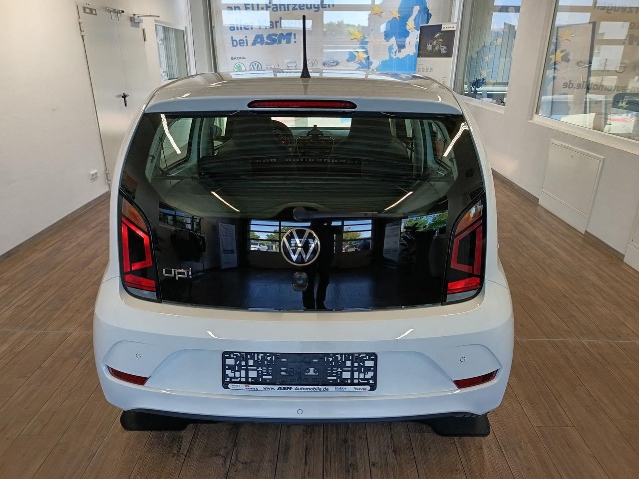Volkswagen up! move up! 1.0*R-KAM*PDC*SHZ*MAPS+MORE*DAB*NSW - Легковой автомобиль: фото 5 Volkswagen up! move up! 1.0*R-KAM*PDC*SHZ*MAPS+MORE*DAB*NSW - Легковой автомобиль: фото 5