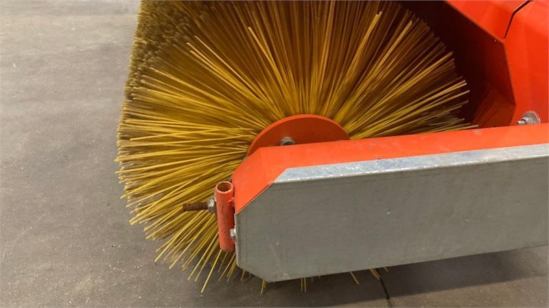 Husqvarna Fejemaskine med sving 5904500-01 - Щетка: фото 5 Husqvarna Fejemaskine med sving 5904500-01 - Щетка: фото 5