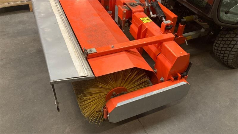 Husqvarna Fejemaskine med sving 5904500-01 - Щетка: фото 1 Husqvarna Fejemaskine med sving 5904500-01 - Щетка: фото 1