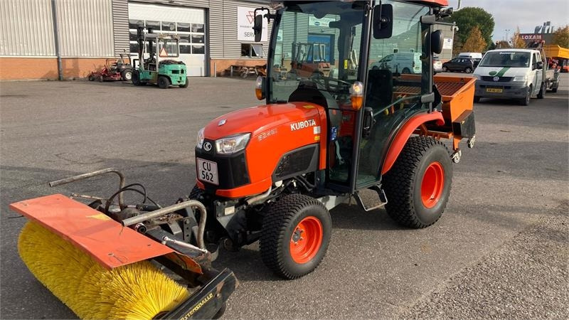 Kubota B2261 med 120 cm kost og udlægger - Коммунальный трактор: фото 1 Kubota B2261 med 120 cm kost og udlægger - Коммунальный трактор: фото 1