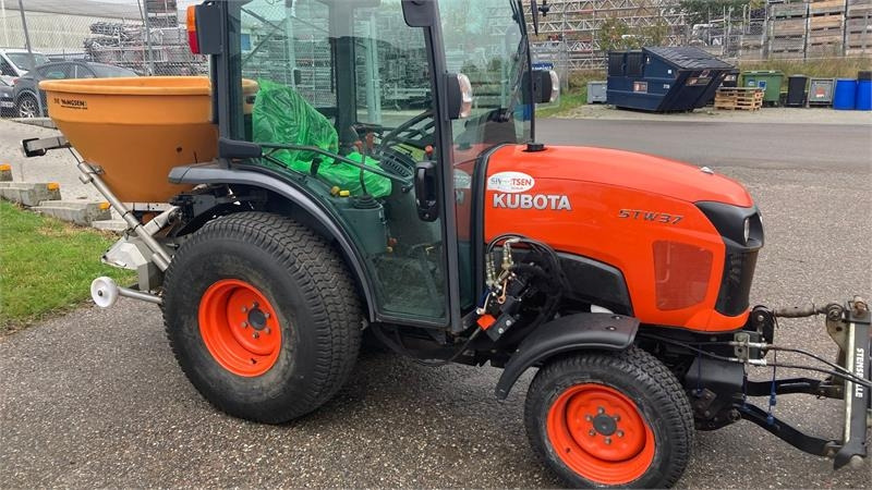 Kubota STW37 Kompakttraktor  - Коммунальный трактор: фото 2 Kubota STW37 Kompakttraktor  - Коммунальный трактор: фото 2
