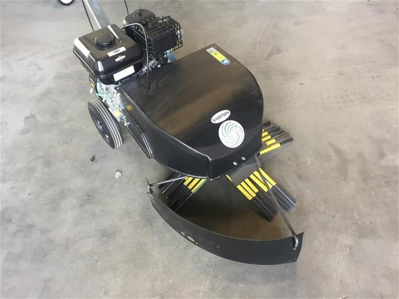 Kwern Greenbuster Pro III 8x3 Inkl. afdækningsskær - Садовое оборудование: фото 1 Kwern Greenbuster Pro III 8x3 Inkl. afdækningsskær - Садовое оборудование: фото 1