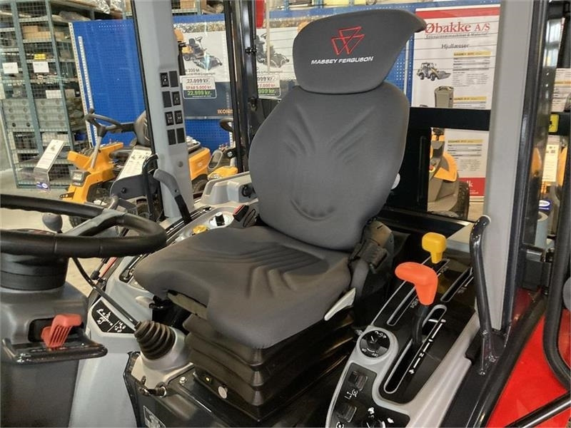 Коммунальный трактор Massey Ferguson 1740 HC: фото 7