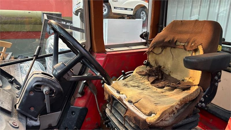 Massey Ferguson 699  - Трактор: фото 5 Massey Ferguson 699  - Трактор: фото 5