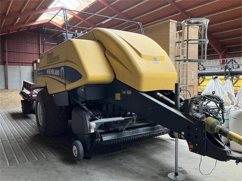 New Holland BB9090 PLUS med Parkland 325 vogn - Пресс-подборщик тюковый: фото 2 New Holland BB9090 PLUS med Parkland 325 vogn - Пресс-подборщик тюковый: фото 2