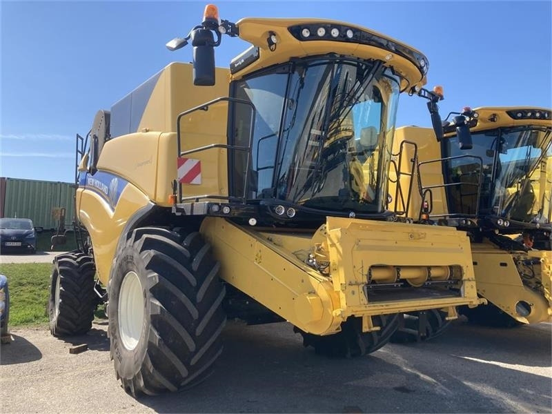 New Holland CX 8.70 SLH - Зерноуборочный комбайн: фото 1 New Holland CX 8.70 SLH - Зерноуборочный комбайн: фото 1
