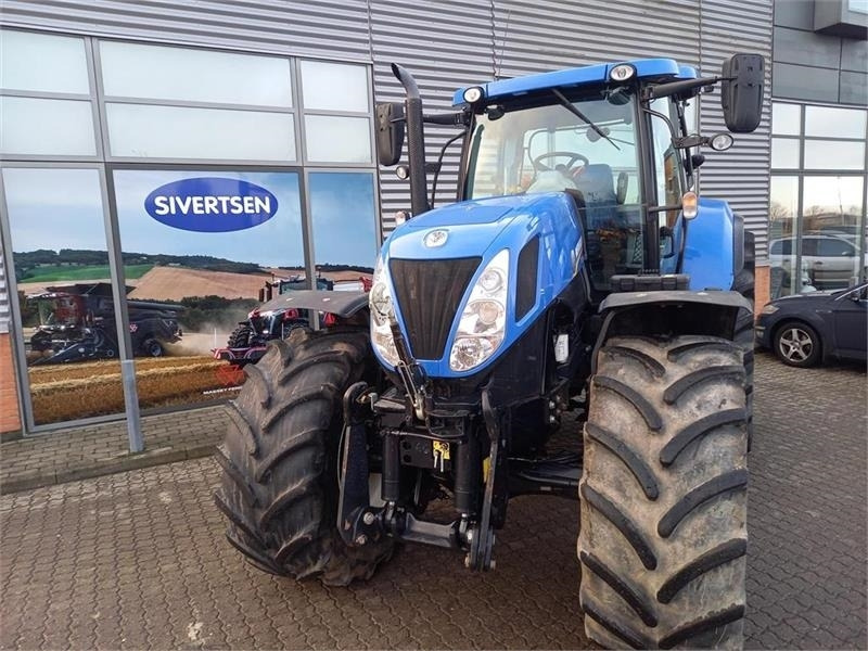 New Holland T7.220 - Трактор: фото 3 New Holland T7.220 - Трактор: фото 3