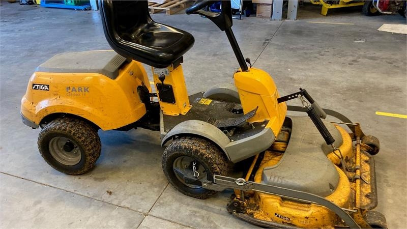 Stiga PARK COMPACT 14 HST 95 Combi - Газонокосилка: фото 1 Stiga PARK COMPACT 14 HST 95 Combi - Газонокосилка: фото 1