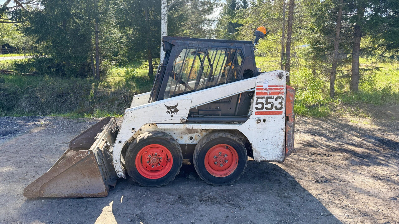 Bobcat 553 - Мини-погрузчик с бортовым поворотом: фото 2 Bobcat 553 - Мини-погрузчик с бортовым поворотом: фото 2